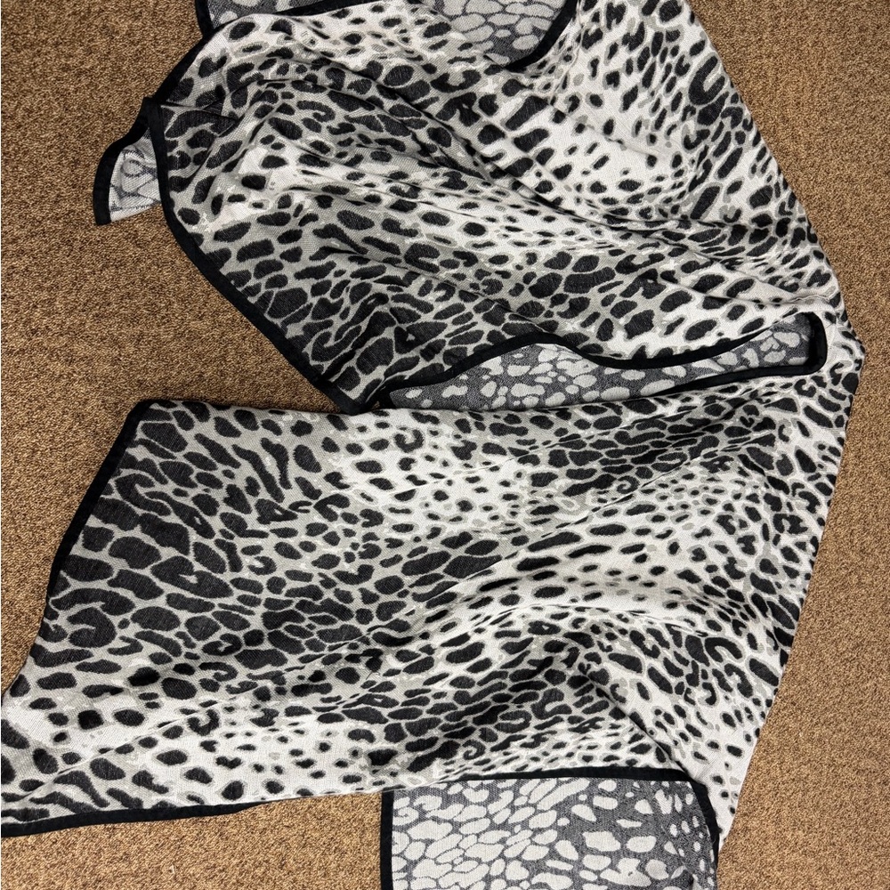Stylish Black and White Animal Print Vest